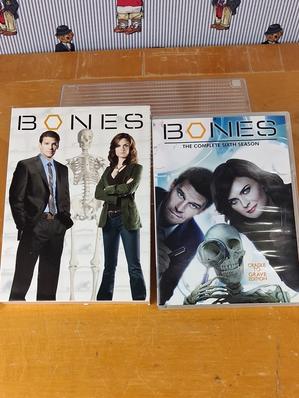 Bones Dvds 2 Complete Seasons 1 & 6 With Bonus Features 10 Disc 45 Episodes